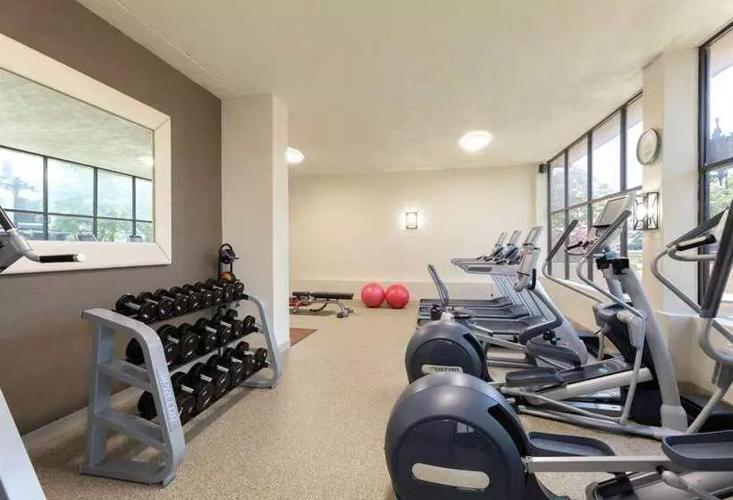 فندق Embassy Suites By Hilton Tulsa I44