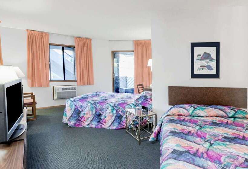 هتل Knights Inn Mackinaw City