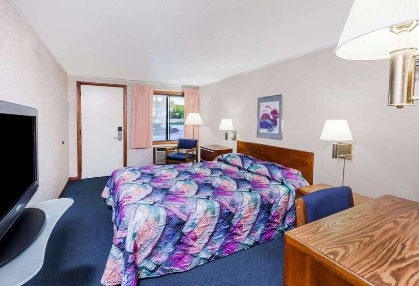 هتل Knights Inn Mackinaw City