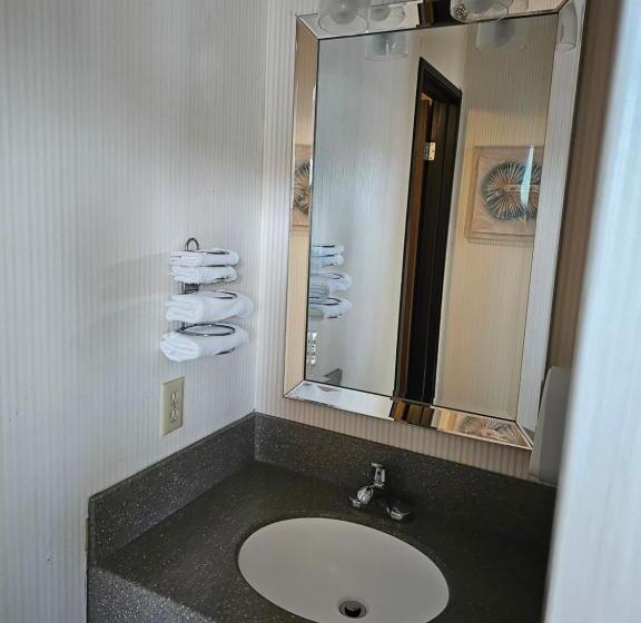 هتل Knights Inn Mackinaw City