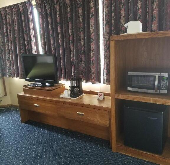 هتل Knights Inn Mackinaw City