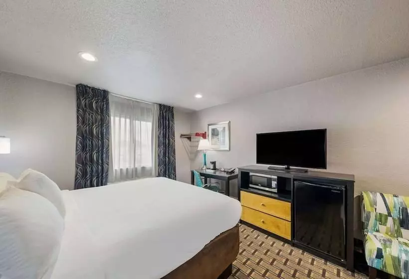 Отель Quality Inn  Denton