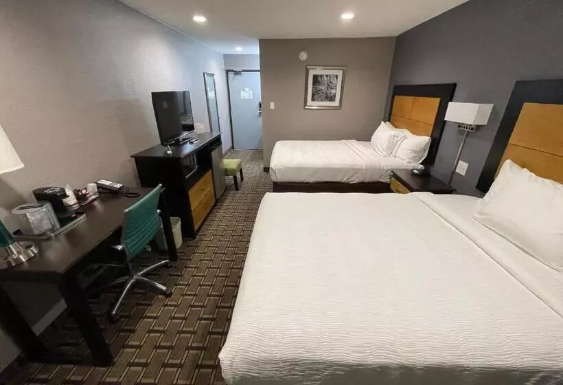 Отель Quality Inn  Denton