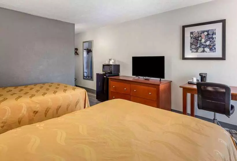هتل Quality Inn Near Fort Liberty