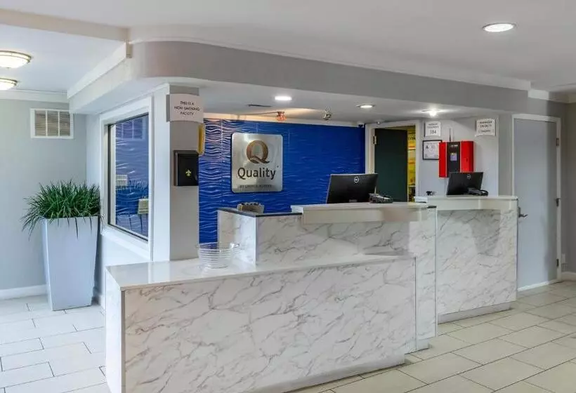 هتل Quality Inn Near Fort Liberty