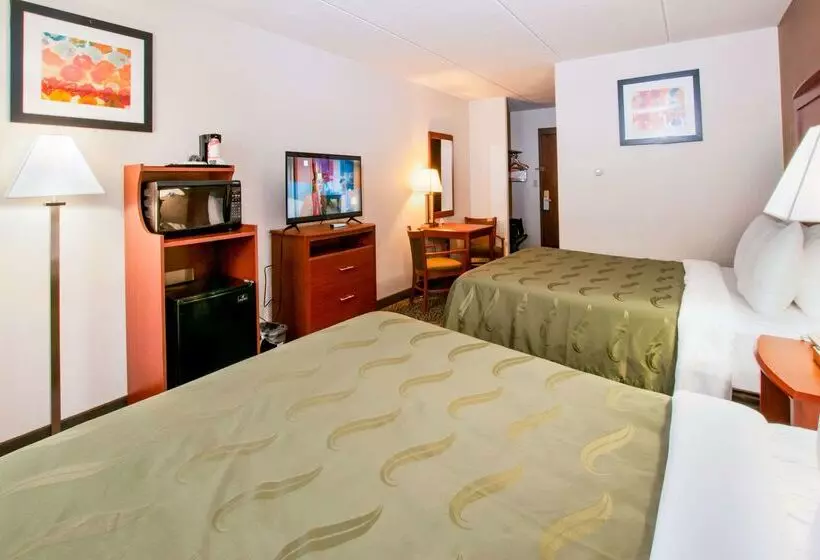 ホテル Quality Inn Stadium Area