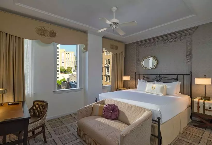 בית מלון כפרי The Driskill