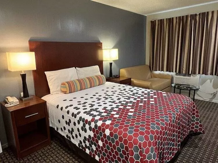 Отель Travelers Inn Eugene University