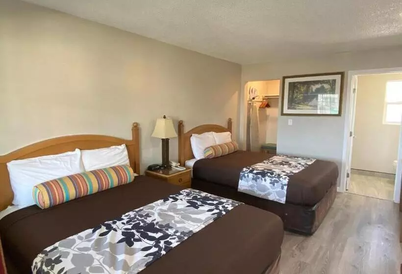 Отель Travelers Inn Eugene University