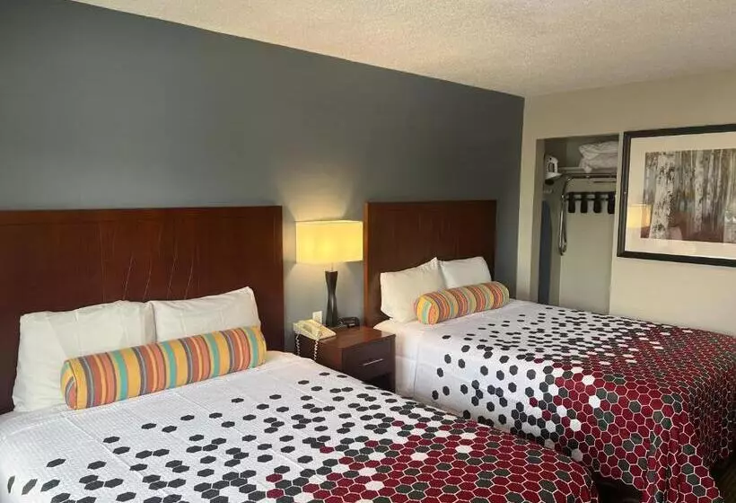 Отель Travelers Inn Eugene University