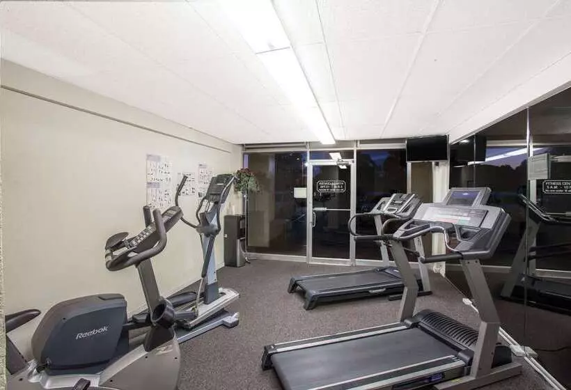 ホテル Travelodge By Wyndham Monterey Bay