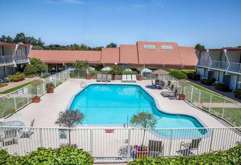 ホテル Travelodge By Wyndham Monterey Bay