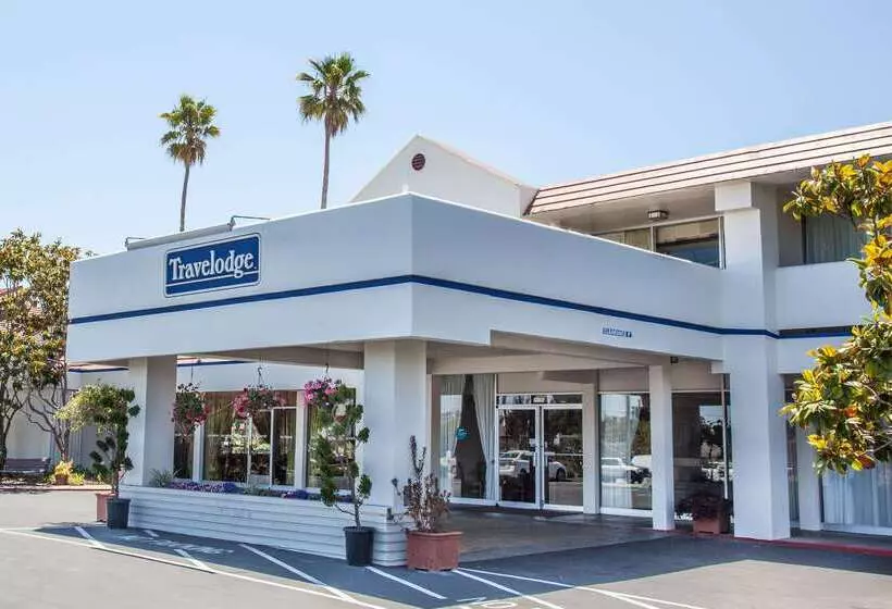 ホテル Travelodge By Wyndham Monterey Bay