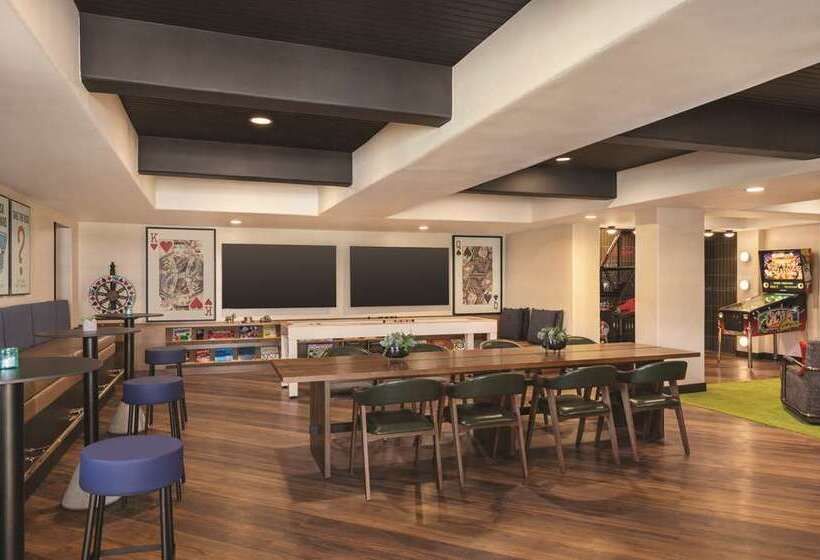 استراحتگاه Zachari Dunes On Mandalay Beach, Curio Collection By Hilton