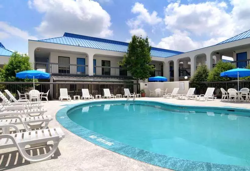 בית מלון כפרי Baymont By Wyndham Macon I75