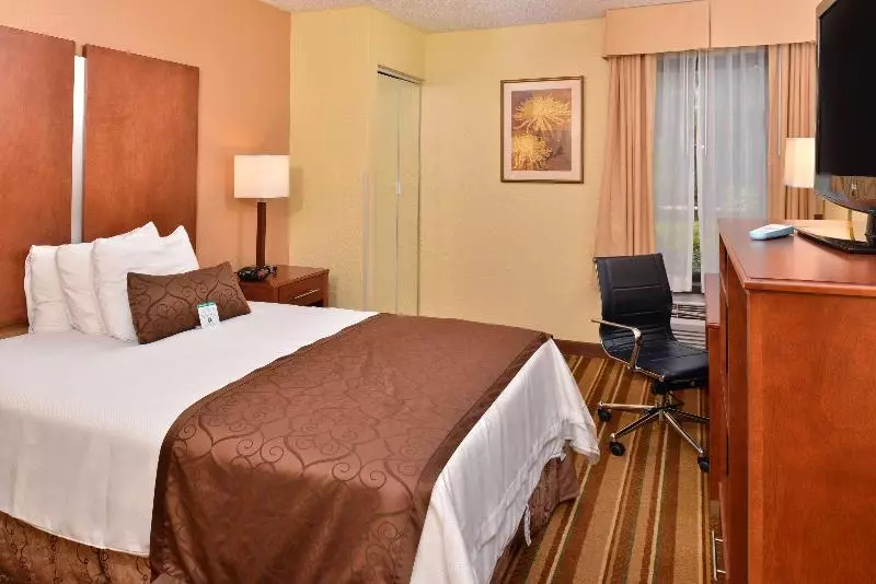 Отель Best Western Plus Richmond