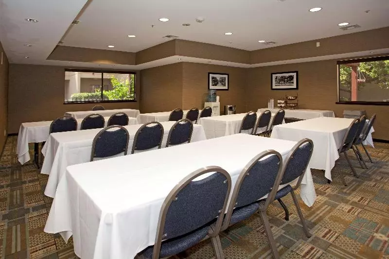 酒店 Best Western Plus Wine Country Inn & Suites