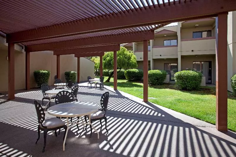 酒店 Best Western Plus Wine Country Inn & Suites