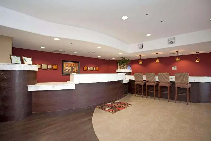 酒店 Best Western Plus Wine Country Inn & Suites