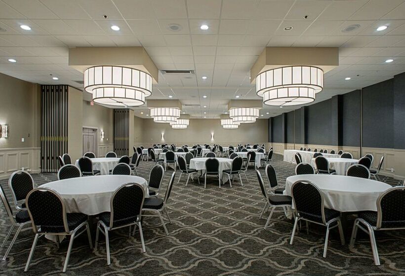 The Great Rivers, Ascend Hotel Collection