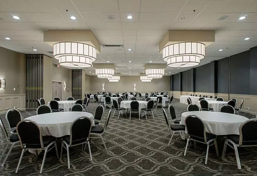 The Great Rivers, Ascend Hotel Collection