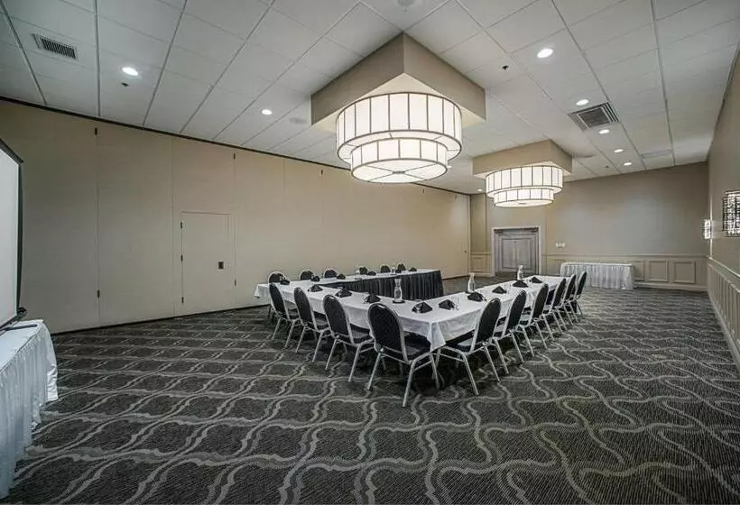 The Great Rivers, Ascend Hotel Collection