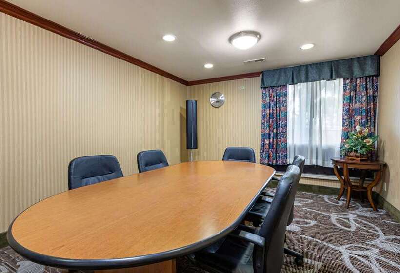 בית מלון כפרי Comfort Inn Anaheim Resort