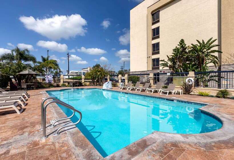 בית מלון כפרי Comfort Inn Anaheim Resort