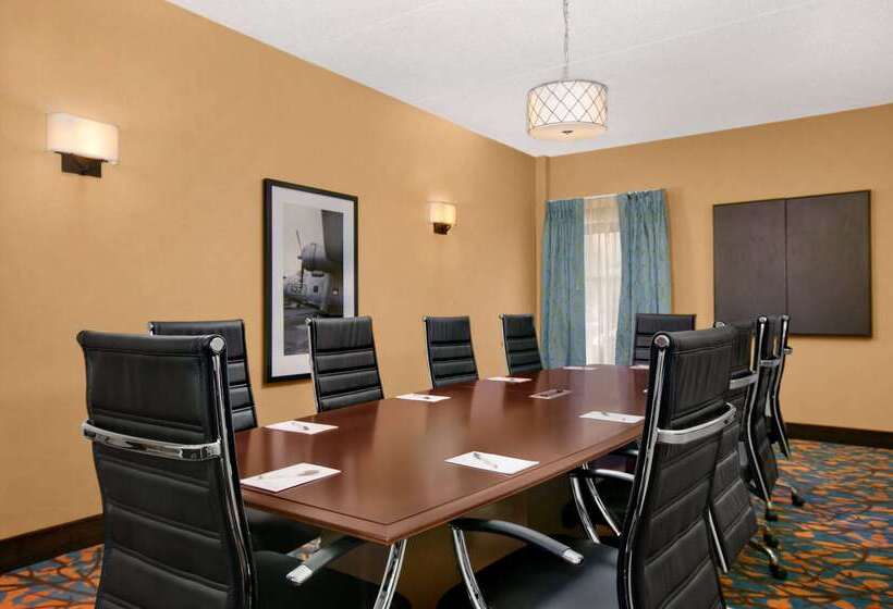 هتل Hampton Inn By Hilton Chicago Midway Airport