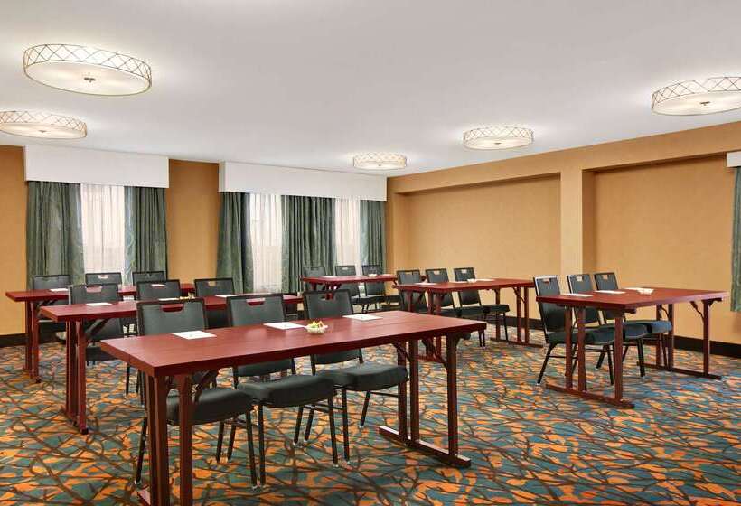 هتل Hampton Inn By Hilton Chicago Midway Airport