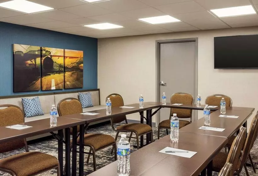 酒店 Hampton Inn Chicagoo Hare International Airport