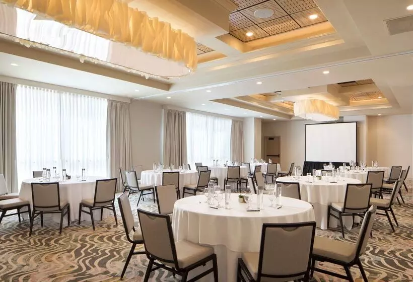 Hilton Santa Monica Hotel & Suites