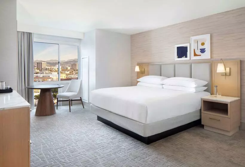 Hilton Santa Monica Hotel & Suites