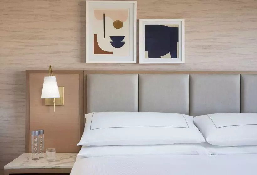 Hilton Santa Monica Hotel & Suites