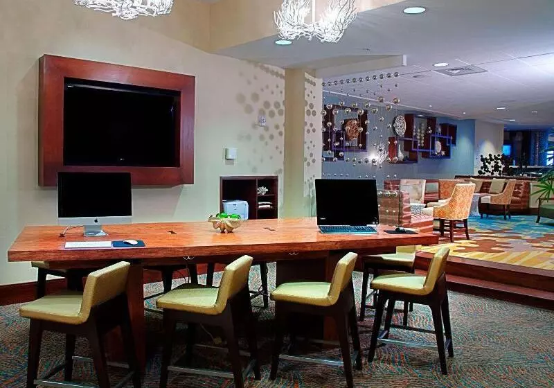 Отель The Singer Oceanfront Resort, Curio Collection By Hilton