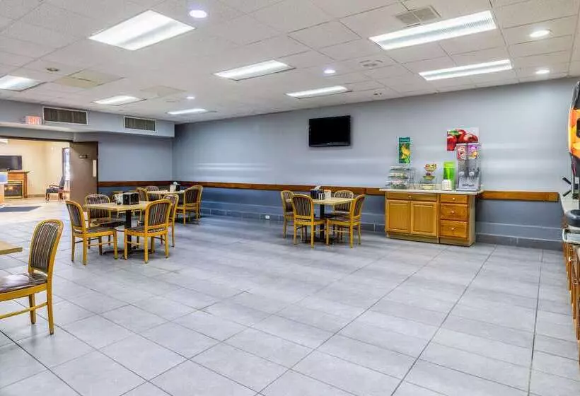 Отель Quality Inn