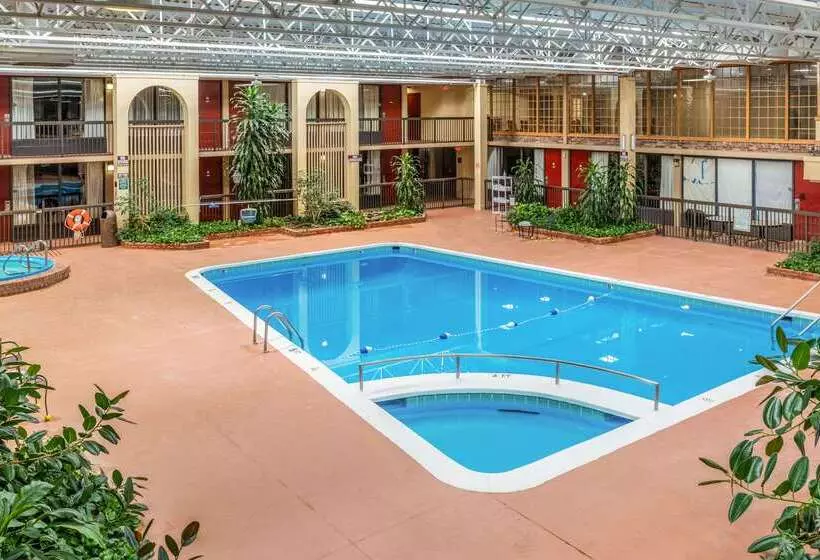 Отель Quality Inn