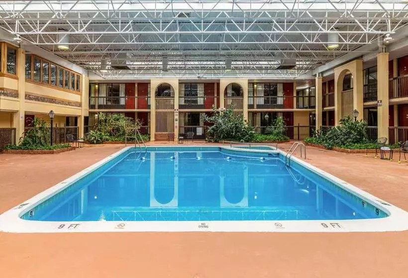 Отель Quality Inn