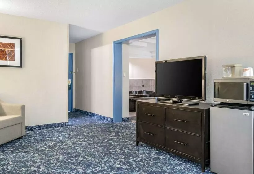 ホテル Quality Inn & Suites Banquet Center