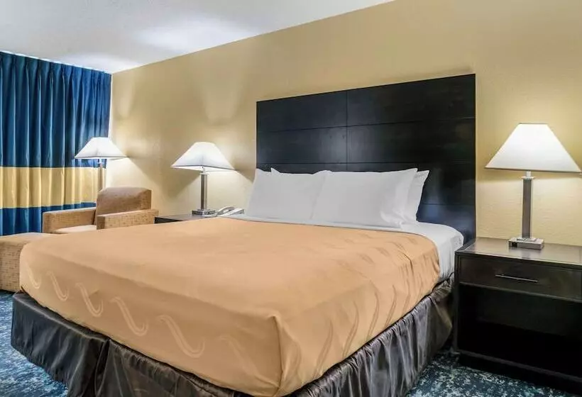 ホテル Quality Inn & Suites Banquet Center