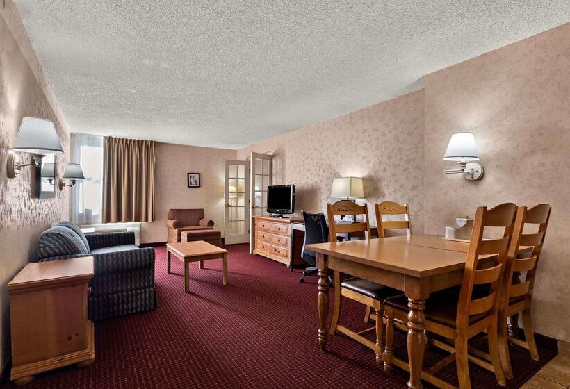 Отель Quality Inn & Suites