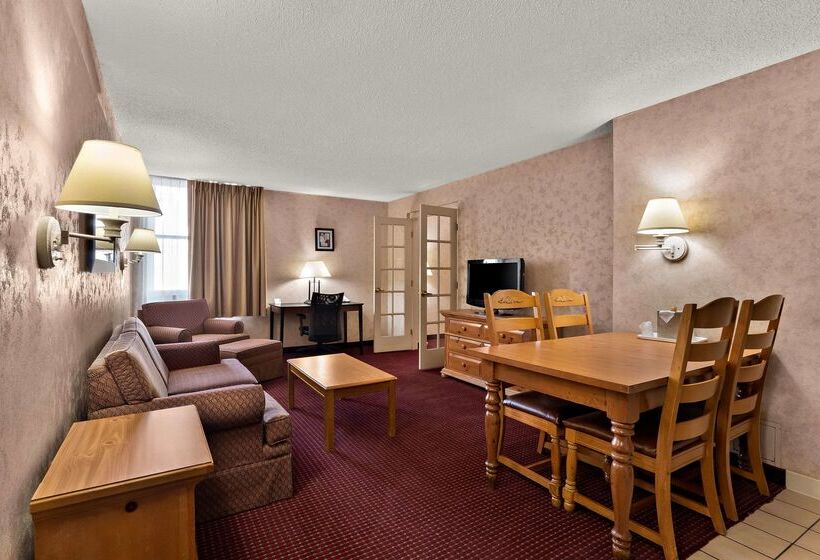 Отель Quality Inn & Suites