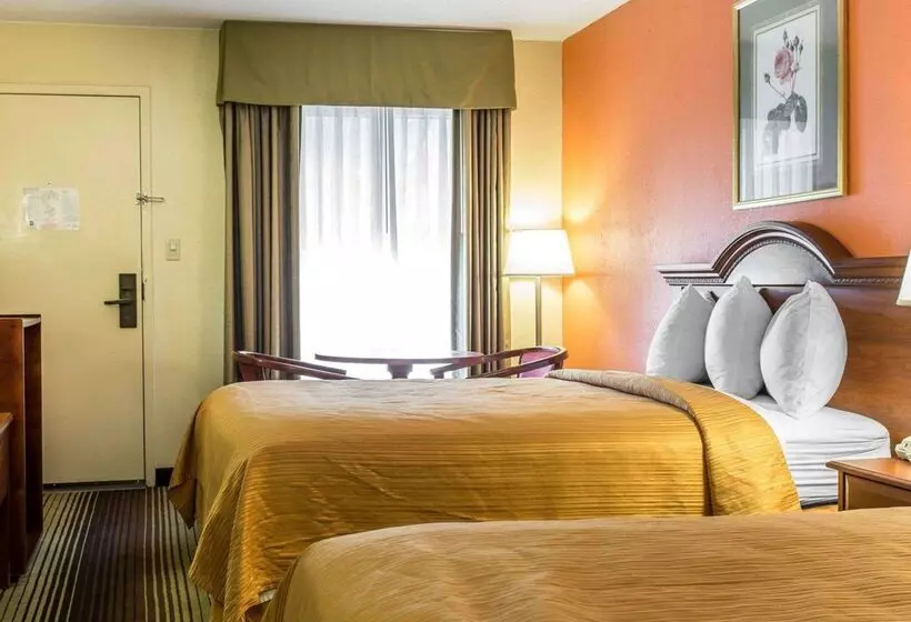 فندق Quality Inn University