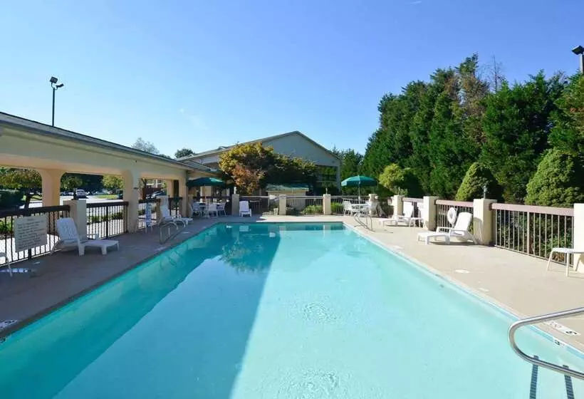 فندق Quality Inn University