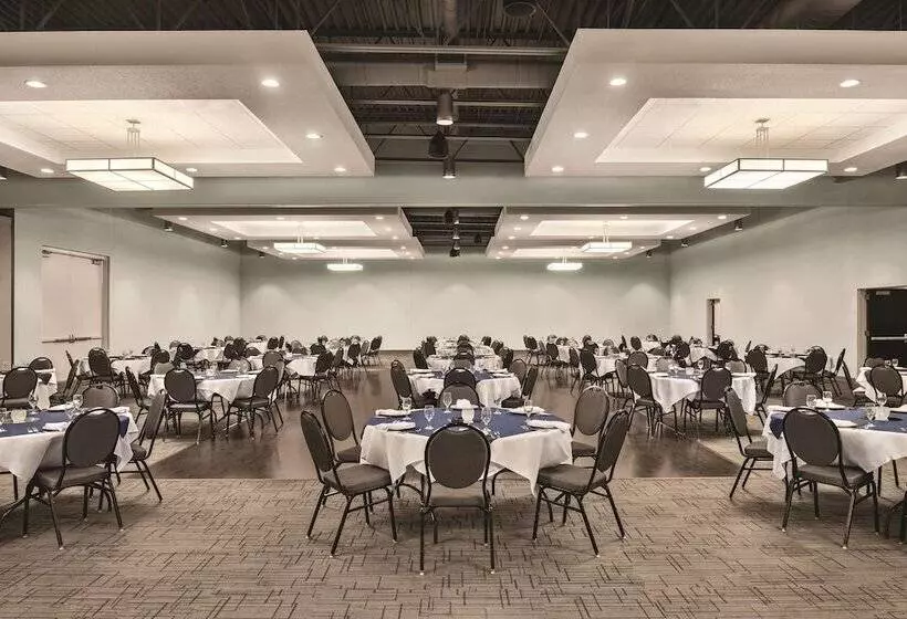 Radisson Hotel And Conference Center Fond Du Lac