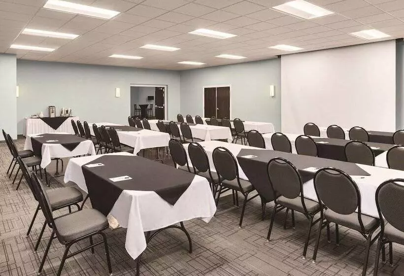 Radisson Hotel And Conference Center Fond Du Lac