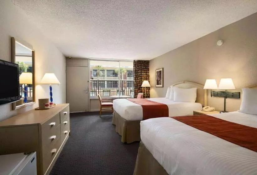 호텔 Ramada By Wyndham Kissimmee Gateway Free Theme Park Shuttle