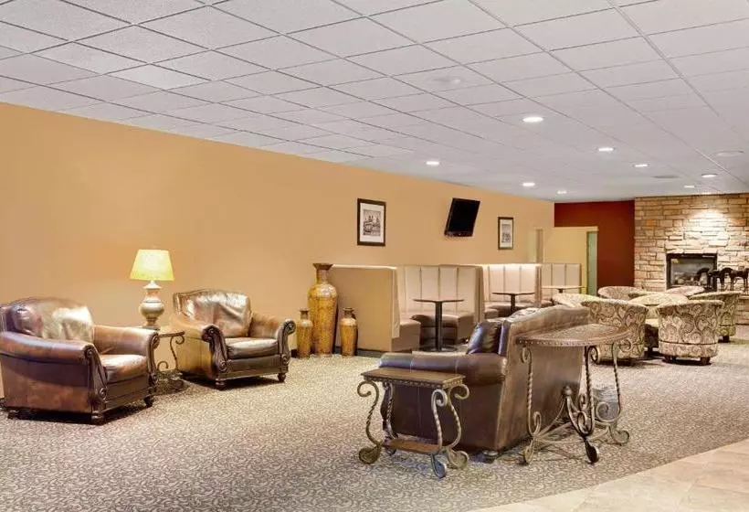 Ramada By Wyndham Mitchell Hotel & Conference Center