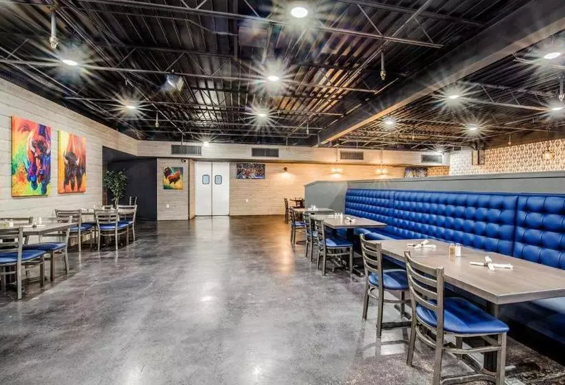 Ramada By Wyndham Mitchell Hotel & Conference Center