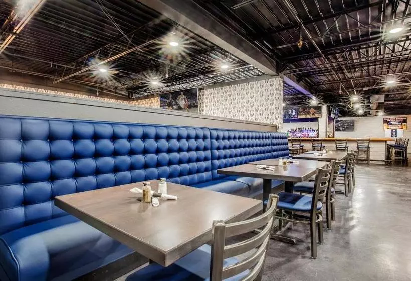 Ramada By Wyndham Mitchell Hotel & Conference Center